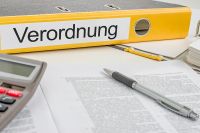 Foto: Mappe mit Schriftzug Verordnung